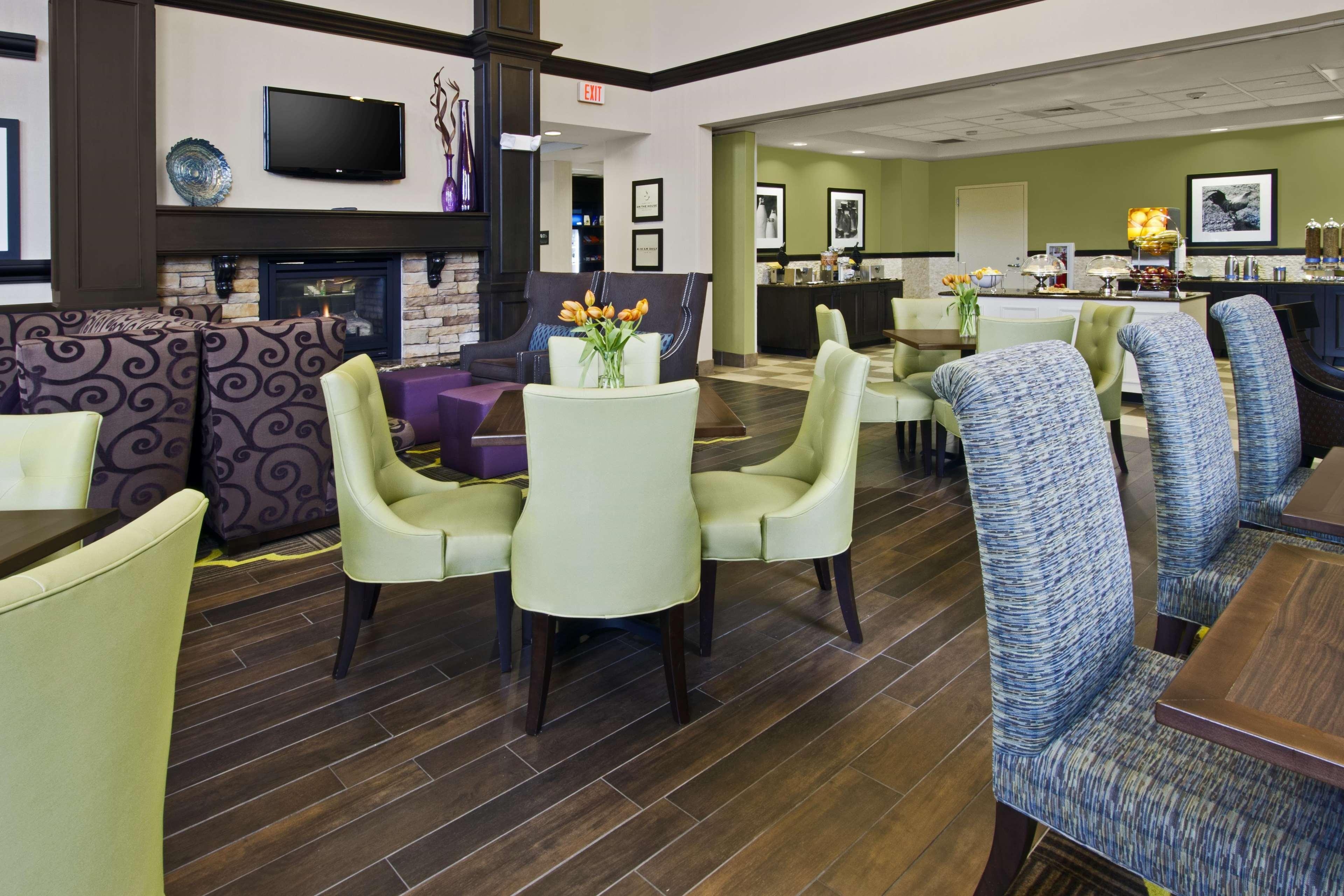 Hampton Inn & Suites Exeter Restaurant photo