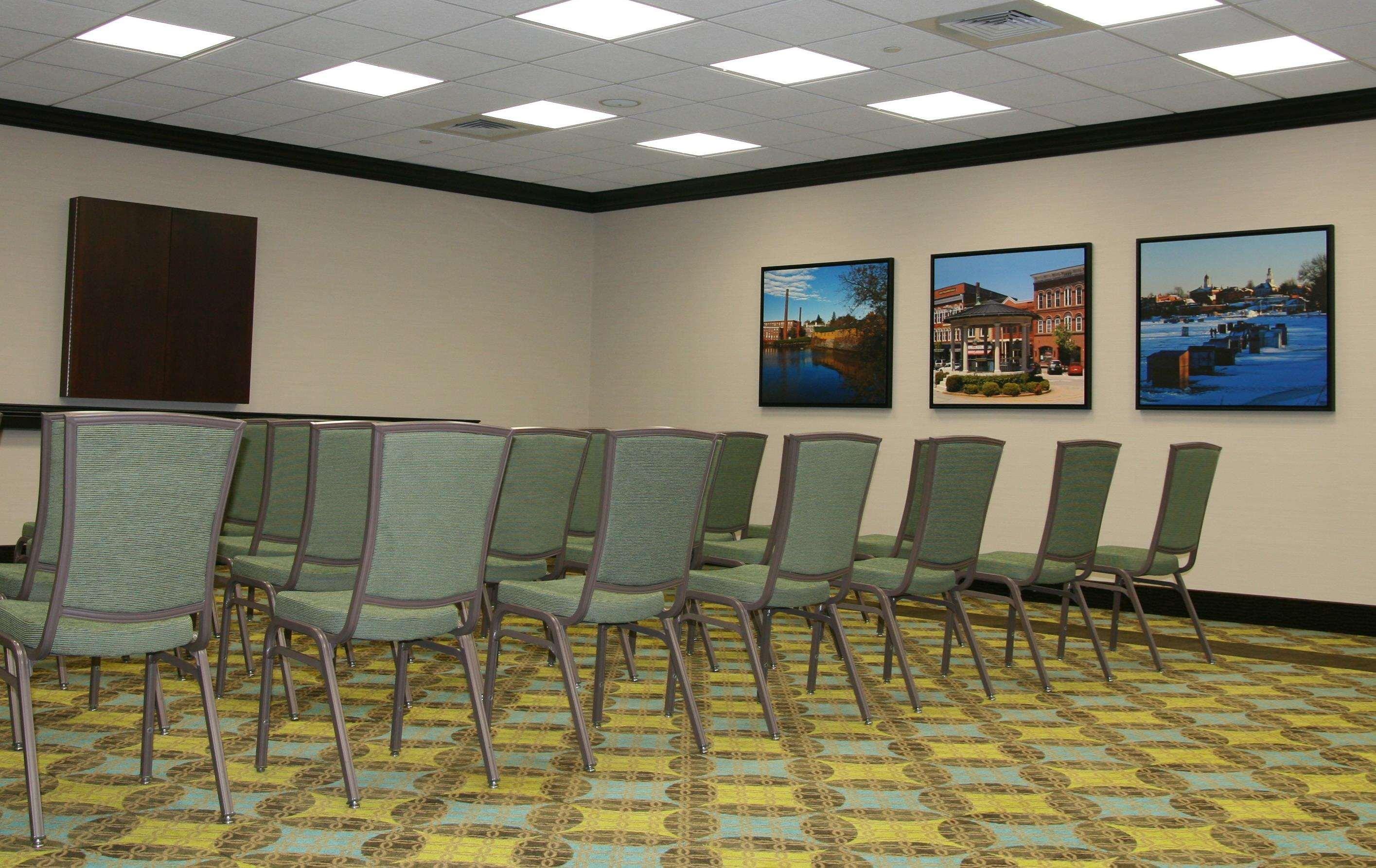 Hampton Inn & Suites Exeter Facilities photo