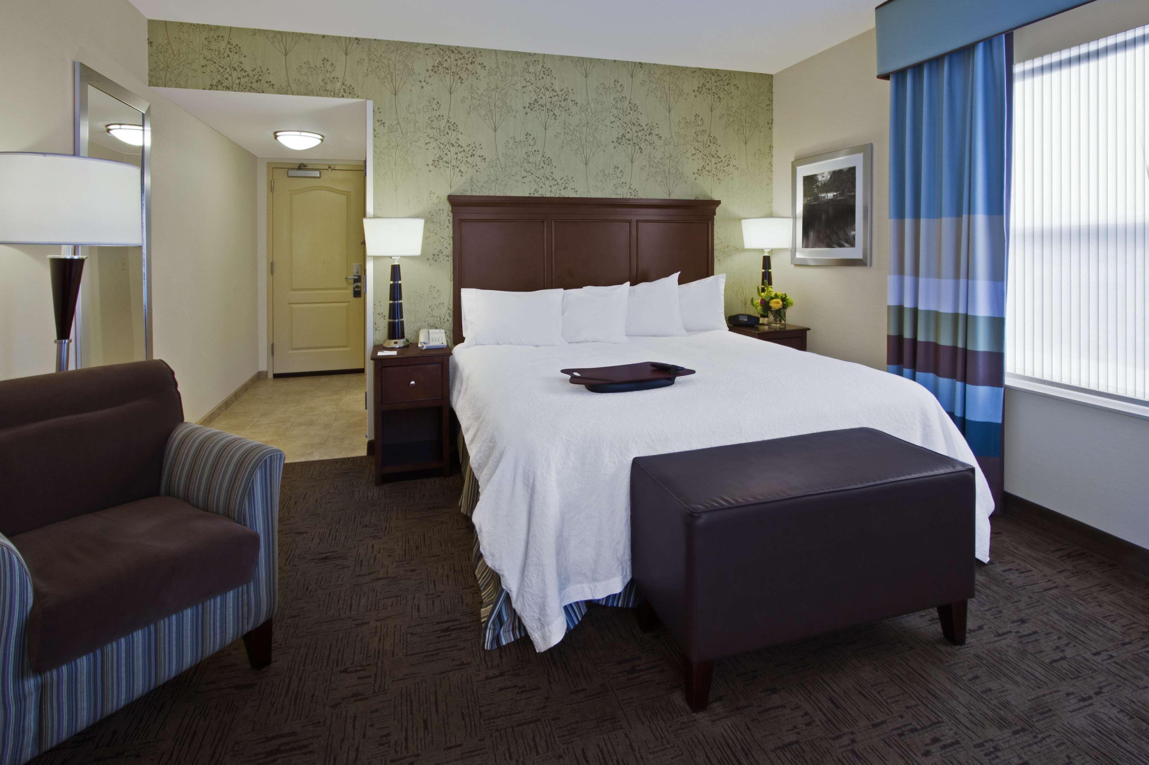 Hampton Inn & Suites Exeter Room photo