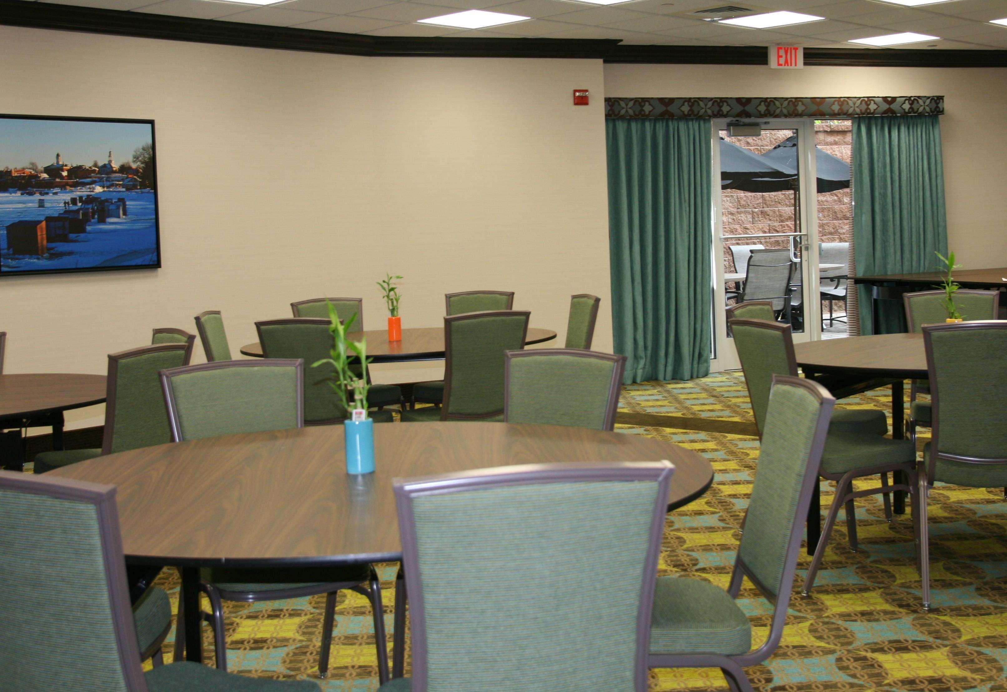 Hampton Inn & Suites Exeter Restaurant photo