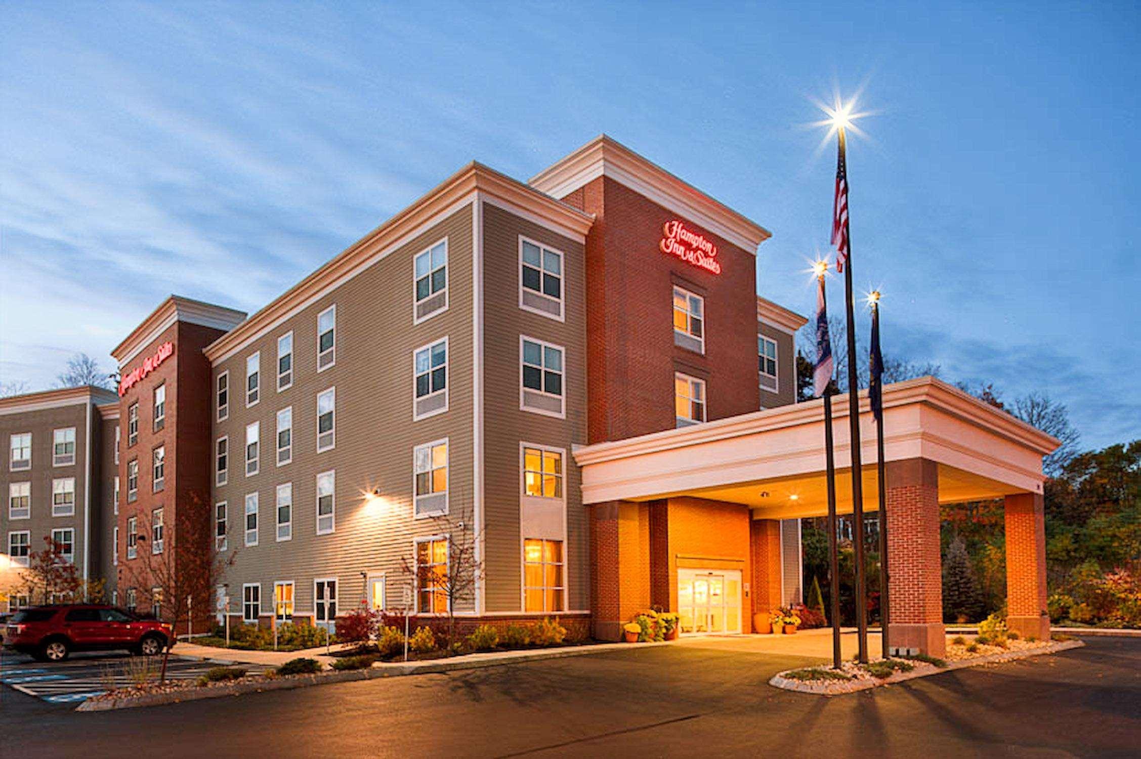 Hampton Inn & Suites Exeter Exterior photo