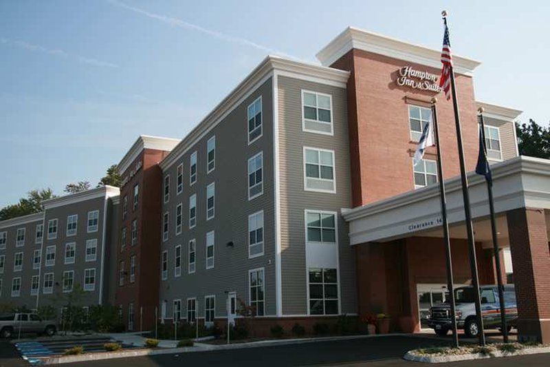 Hampton Inn & Suites Exeter Exterior photo